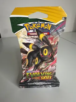 Pokemon TCG: Sword & Shield - Evolving Skies Sleeved Booster Pack - Umbreon 820650808784 - Image 1