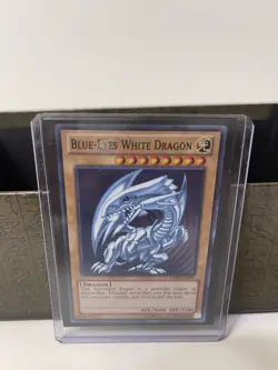 Blue-Eyes White Dragon DPKB-EN001 - Kaiba - Unlimited|Unlimited Edition - Image 1