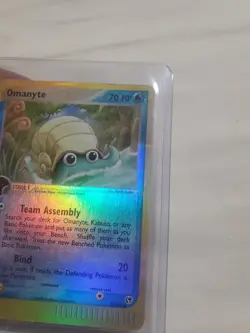 DAMAGED Omanyte 70/100 - Sandstorm Reverse Holo Rare Pokemon Card - Image 2