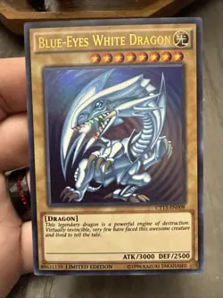 Yugioh: Blue-Eyes White Dragon (Ultra Rare) Limited edition CT13-EN008 NM/M - Image 1