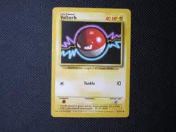 Voltorb 67/102 Base Set Pokemon Card NM - LP WotC - Image 1