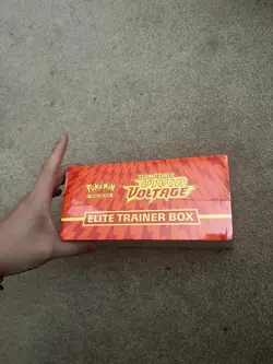 Pokemon TCG: Sword & Shield-Vivid Voltage Elite Trainer Box (133 Cards) 820650807688 - Image 2