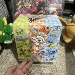 New 2019 Pokemon Toys R Us Limited Sword & Shield Triple Starter Set V Japanese - Image 1