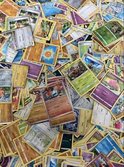 2.5LB Lot of Mixed Assorted Pokemon Cards CCG TCG Trading Cards Incl Holo Cards - Image 3