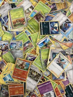 2.5LB Lot of Mixed Assorted Pokemon Cards CCG TCG Trading Cards Incl Holo Cards - Image 3