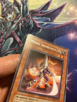 (AA) Mystic Swordsman LV2 - DR3-EN011 - Unlimited Edition - LP - Image 3