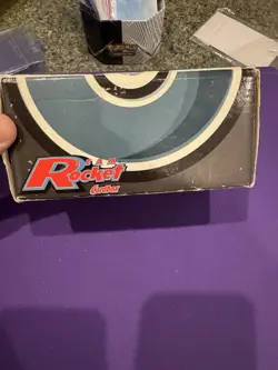 HUGE LOT OF 280+ VINTAGE POKEMON CARDS EX , HGSS, WOTC ERA WITH ROCKET DECK BOX - Image 2