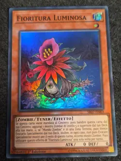 *Italian* Yu-Gi-Oh! Glow-Up Bloom 1st Ed. SR07-EN003 Super Rare LP - Image 1