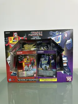 SDCC 2019 EXCLUSIVE Hasbro Blaster VS Soundwave 35th Transformers Cards IN HAND - Image 1