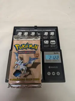 Pokemon Fossil Booster Pack Unlimited Aerodactyl Art 21.22g Sealed WOTC 742818061599 - Image 1