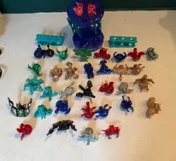 Bakugan Lot, 32 Bakugans, 20 metal cards, 17 cards, and arena - Image 5