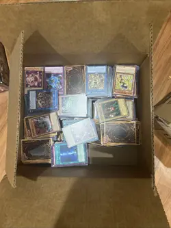 LOT OF RANDOM YUGIOH CRADS (1000 Count): commons And rares mixed - Image 1
