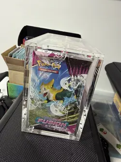 Pokemon - SWSH08 - Fusion Strike Booster Box **SEALED/NEW** With Acrylic Case - Image 3