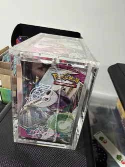 Pokemon - SWSH08 - Fusion Strike Booster Box **SEALED/NEW** With Acrylic Case - Image 4
