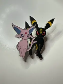 Pokemon TCG Prismatic Evolutions Premium Figure Collection - Figure/Pin/Sleeves - Image 5