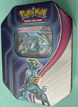 POKEMON TCG IRON CROWN ex220 PARADOX DESTINIES TIN w/4 BOOSTER PACKS - Image 1