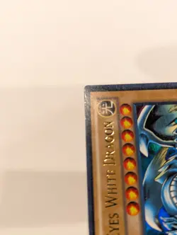 Yu-Gi-Oh Blue-Eyes White Dragon SDBE-EN001 Ultra Rare 1st Edition LP - Image 4