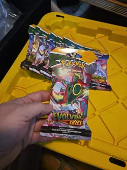 Pokemon Sword & Shield: Evolving Skies - Sleeved Booster Pack [TCG 10 Cards] NEW 820650808784 - Image 1