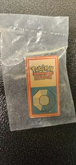 Pokemon League Pin / Badge Original Vintage 2000 Bolder - Image 1