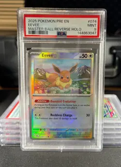 2025 POKEMON PRE EN-PRISMATIC EVOLUTIONS MASTER BALL REVERSE HOLO EEVEE PSA 9 - Image 1