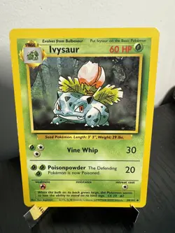 Ivysaur 30/102 1999 Base Set Non-Holo English Pokemon Card - Image 1