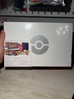 Pokemon Sword & Shield Ultra-Premium Collection Box Charizard English 2022 - Image 2