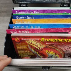 Weird n' Wild Creatures Huge Lot of 400+ Large Cards + Storage Case - Image 4