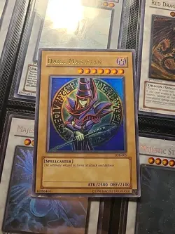 Yu-Gi-Oh! Dark Magician Legend of Blue Eyes White Dragon LOB-005 Unlimited - Image 1