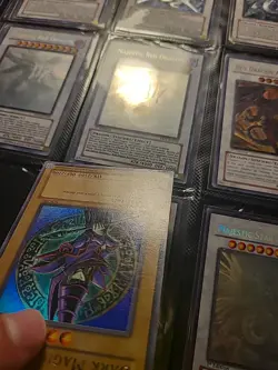 Yu-Gi-Oh! Dark Magician Legend of Blue Eyes White Dragon LOB-005 Unlimited - Image 4