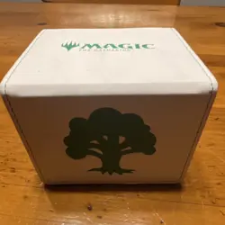 Ultra PRO Magic: The Gathering Faux Leather Tree White & Green Magnetic Deck Box - Image 1
