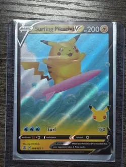 POKEMON FULL ART SURFING PIKACHU V 008/025 ULTRA RARE + VULPIX SLEEVE LP-NM - Image 2