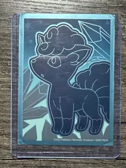 POKEMON FULL ART SURFING PIKACHU V 008/025 ULTRA RARE + VULPIX SLEEVE LP-NM - Image 3