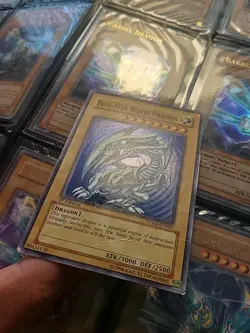 YuGiOh Blue-Eyes White Dragon DPKB-EN001 1st Edition Super Rare - Image 2