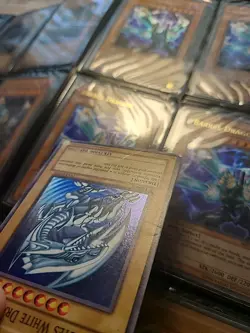 YuGiOh Blue-Eyes White Dragon DPKB-EN001 1st Edition Super Rare - Image 4