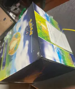 Pokemon GO Premier Deck Holder Dragonite VSTAR + Charmander Pin Collection NEW - Image 4