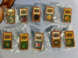 Pokemon League - 10 GYM BADGES Vintage Wizards Of The Coast 2000 - RARE - Image 1