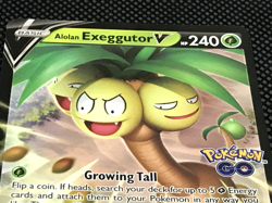 Alolan Exeggutor V SWSH225 SWSH: Sword & Shield Promo Cards Holo - Image 3