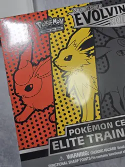 Pokemon TCG 2021 SWSH Evolving Skies Pokemon Center ETB Umbreon W/ Case - Image 2