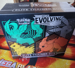 Evolving Skies ETB Elite Trainer Box [Flareon/Jolteon/Umbreon/Leafeon] SEALED - Image 2