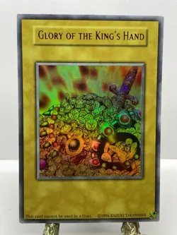 GLORY OF THE KING'S HAND HOLO KING OF GAMES: YUGI'S LEGENDARY DECKS YU-GI-OH - Image 1