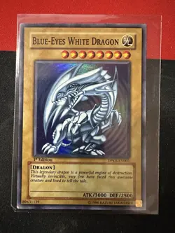 Yu-Gi-Oh TCG Blue-Eyes White Dragon Super Rare DPKB-EN001 1st Edition Heavy Play - Image 1
