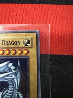 Yu-Gi-Oh TCG Blue-Eyes White Dragon Super Rare DPKB-EN001 1st Edition Heavy Play - Image 3