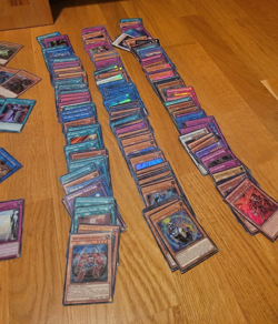 Yu-Gi-Oh Riesen Sammlung Collection Kein Los 1500+ Holos & Commons mit Zubehor - Image 2