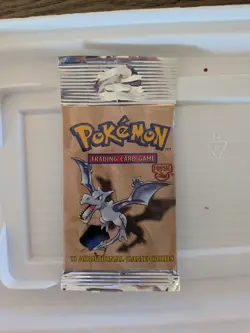 21.6g Pokemon Fossil Booster Pack Aerodactyl Wizards of the Coast 11 Cards - Image 2