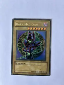Yu-Gi-Oh! Dark Magician - LOB-005 - HP/DMG - Image 1