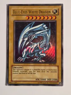 Yu-Gi-Oh! Blue-Eyes White Dragon SDK-E001 Unlimited Edition - Played - Image 1