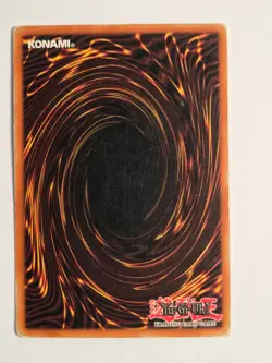 Yu-Gi-Oh! Blue-Eyes White Dragon SDK-E001 Unlimited Edition - Played - Image 2