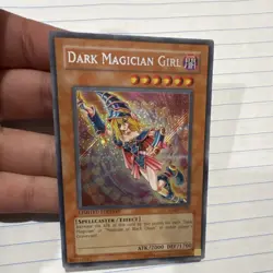 Konami Dark Magician Girl CT2-EN004 2005 Tin Secret Rare Foil Effect Card - Image 1