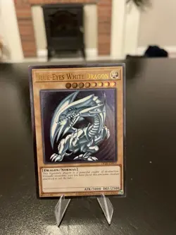 Blue-Eyes White Dragon OP28-EN001 OTS Tournament Pack 28 Unlimited - Image 1
