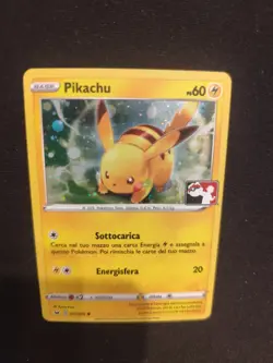 Carta Pokemon PSA Promo PIKACHU 065/202 ITA Stamped Play! Pack Series Lega Holo - Image 4